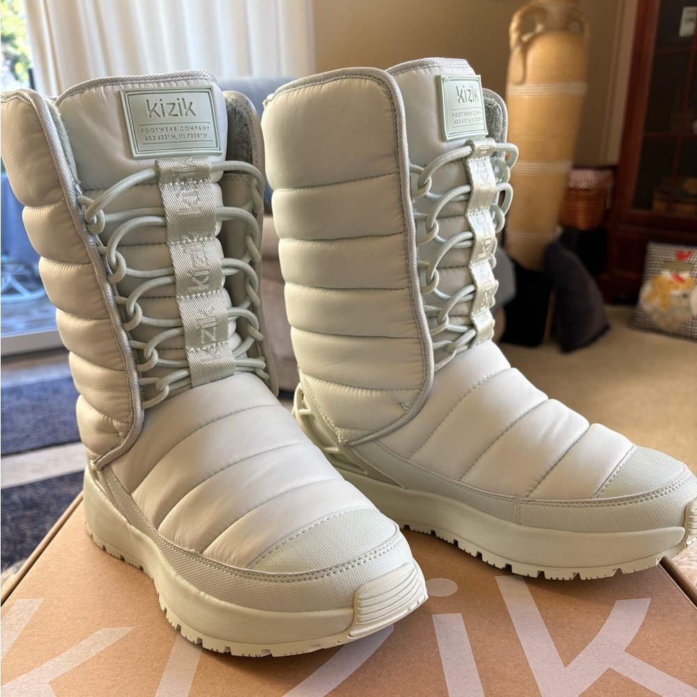 NWB Kizik Juno boots - women’s size 9 - Sage